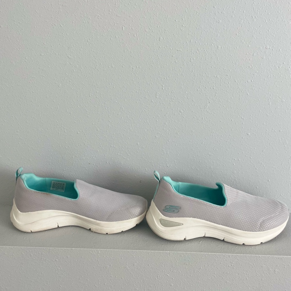 Skechers Women's Light Gray and Teal Slip-On Sneakers